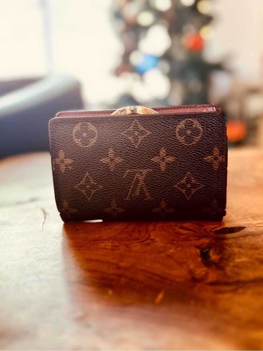 Just in Vuitton French purse, compact, wallet, kiss, lock, monogram, canvas - Picture 3 of 17